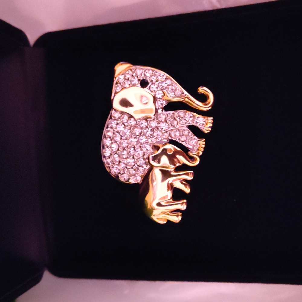 Golden mother & calf brooch whit clear Rhinestones - Picture 3 of 4